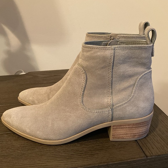 Dolce Vita Able Light Gray Suede booties - Picture 3 of 6